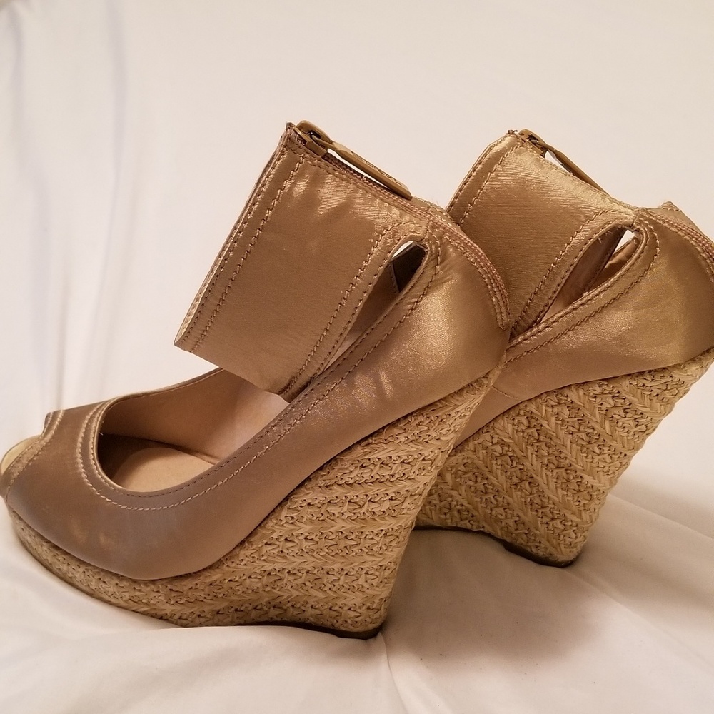 Gold/tan wedges
